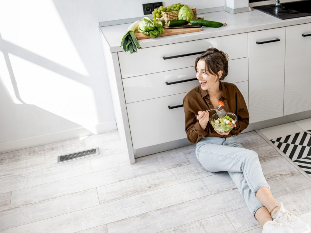 Zehnder_CSY_Forrest_grilles_Bologna_Milieu_Woman_Kitchen3